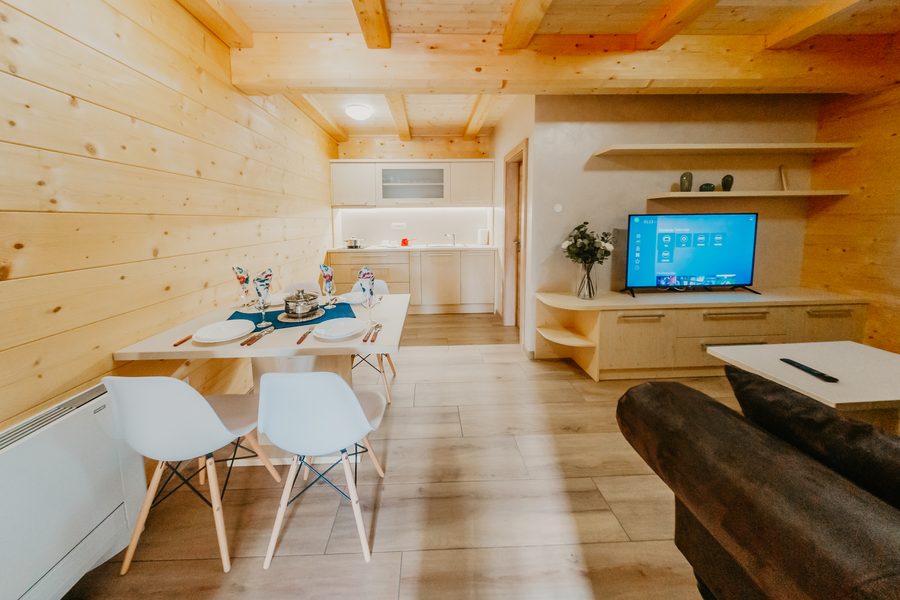 Notranjost apartmaja za nočitve gostov.
